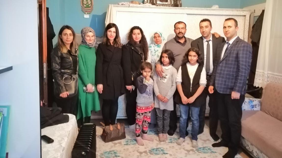 Şehit Er İbrahim ÖZKUR'un Ailesi Okulumuz İdareci ve Öğretmenleri Tarafından Ziyaret Edildi